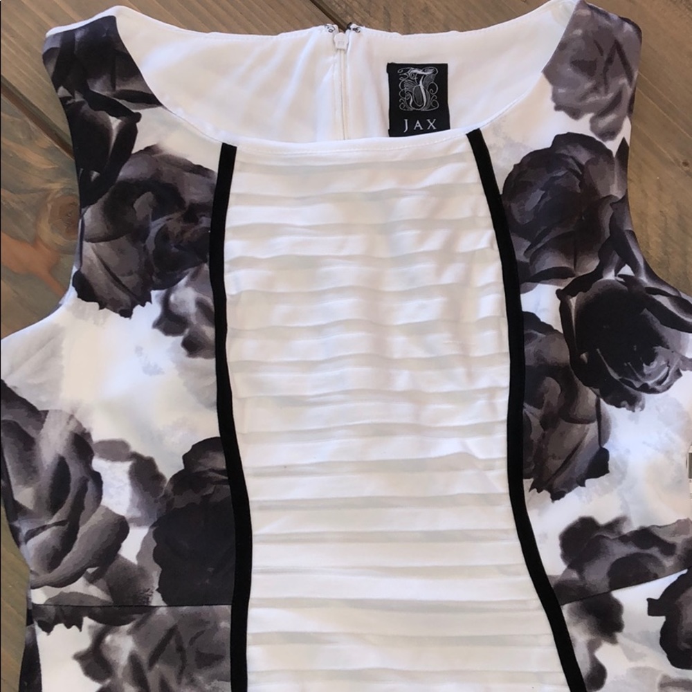 JAX Dress - Picture 2 of 4